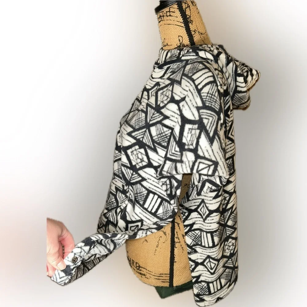 Kavu Girls Little Seeker Black White Geometric Print Fleece Snap Poncho Hoodie L